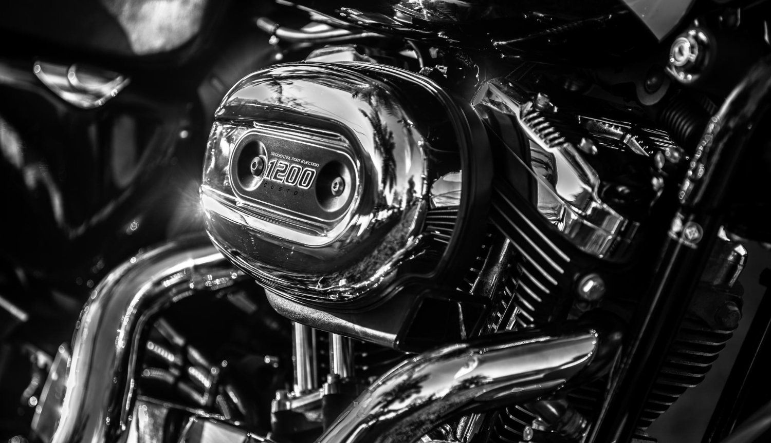 1 Motorcycle Top Case, Featuring an ABS Top Cover and PP Bottom Cover