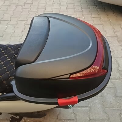 1 Motorcycle Top Case, Featuring an ABS Top Cover and PP Bottom Cover